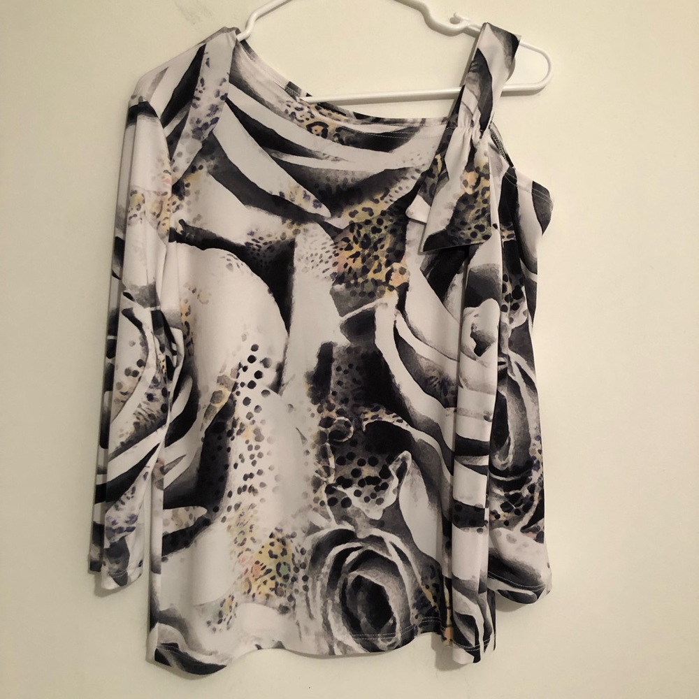 Ciara Sun Woo Black and White Pattern Cold-Shoulder Long Sleeve Top Women’s M
